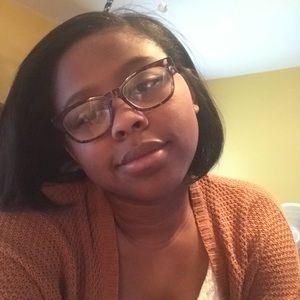 Meet your Posher, Desi